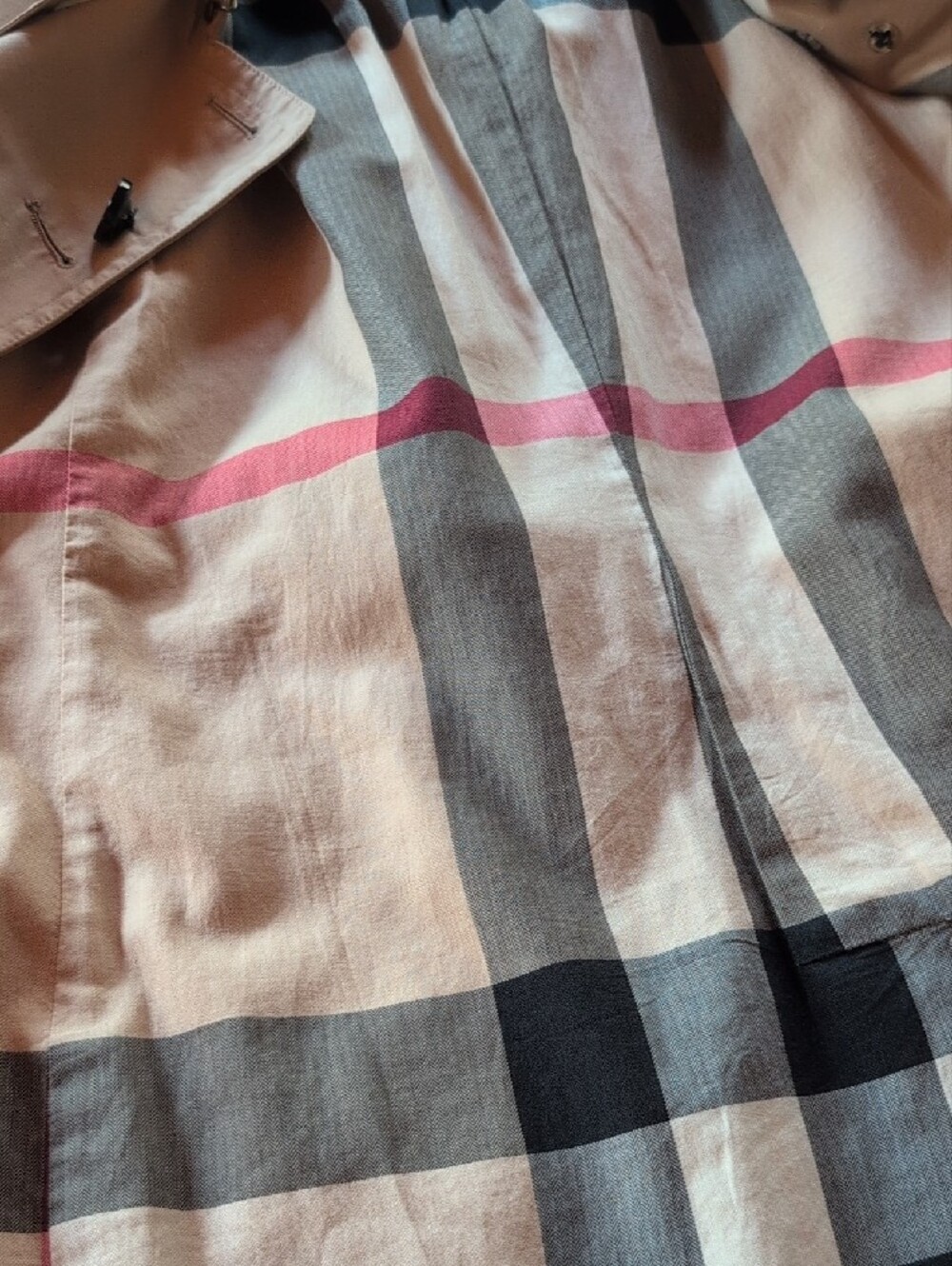 Burberry Britt beige Double-Breasted Trench Coat with Checked Lining - Picture 2 of 5